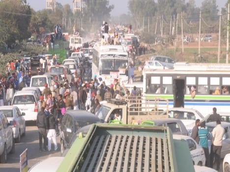 precarious traffic system of a huge crowd at the Congress rally, Bathinda-Amritsar National Highway jam